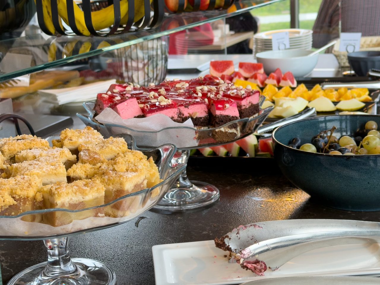 Buffet préparé par un traiteur événementiel pour une réception